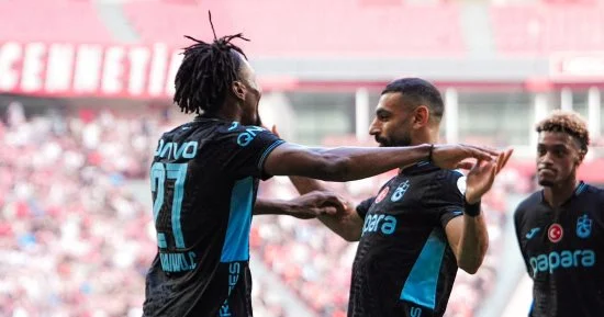 محمد صلاح يكتب التاريخ في تركيا.. رقم قياسي غائب منذ 12 عامًا وثلاثية تقرب طرابزون من القمة