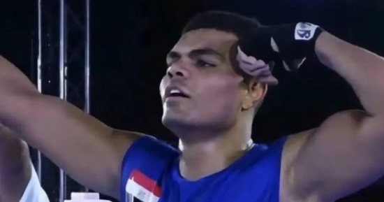 شاهد: محمد حسام يتوج بذهبية أفريقيا للملاكمة بعد استبعاد منافسه الأوغندي بسبب ضربة غير قانونية